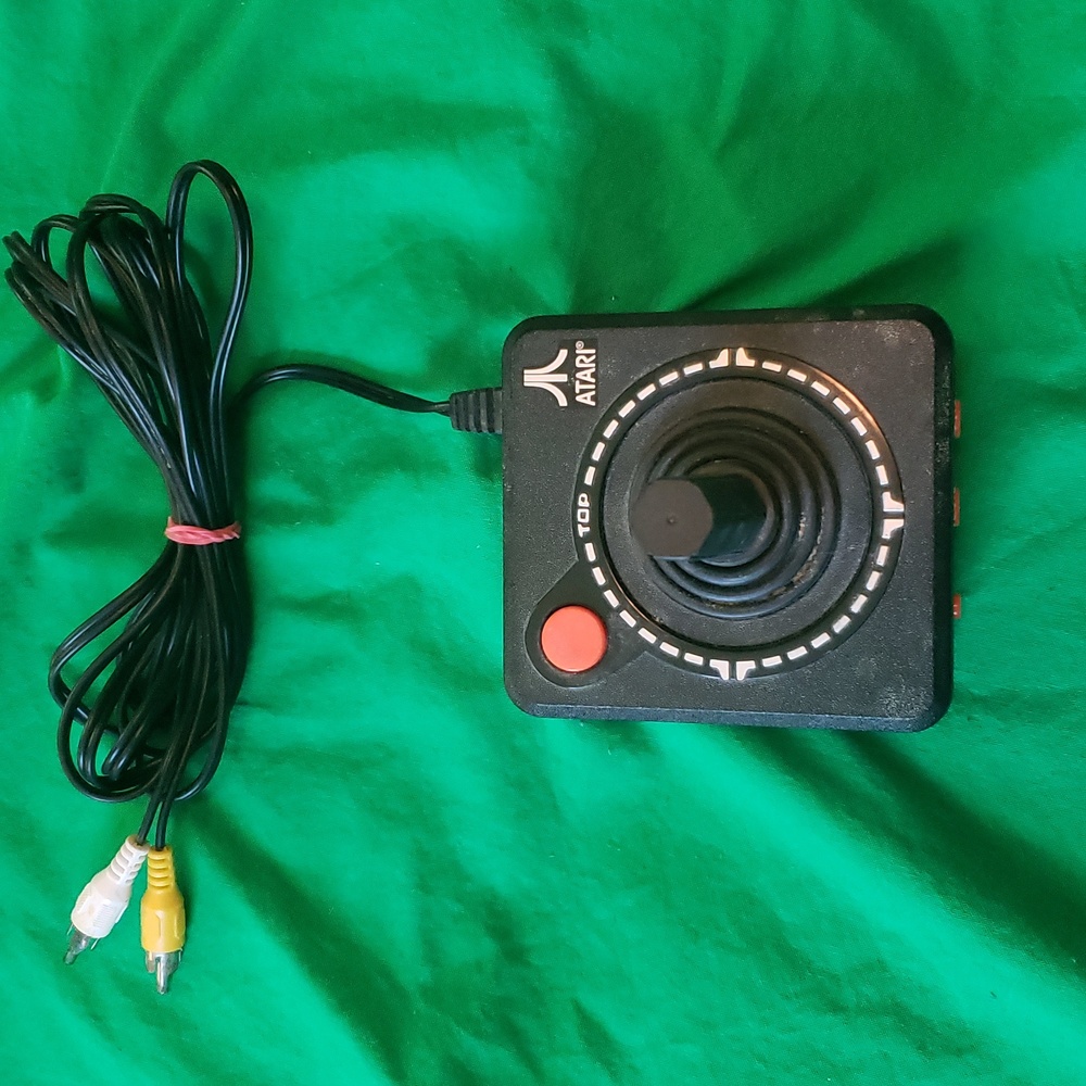 Atari 2600 Joystick Jakks 10-in-1 Plug N Play TV Video Game Console